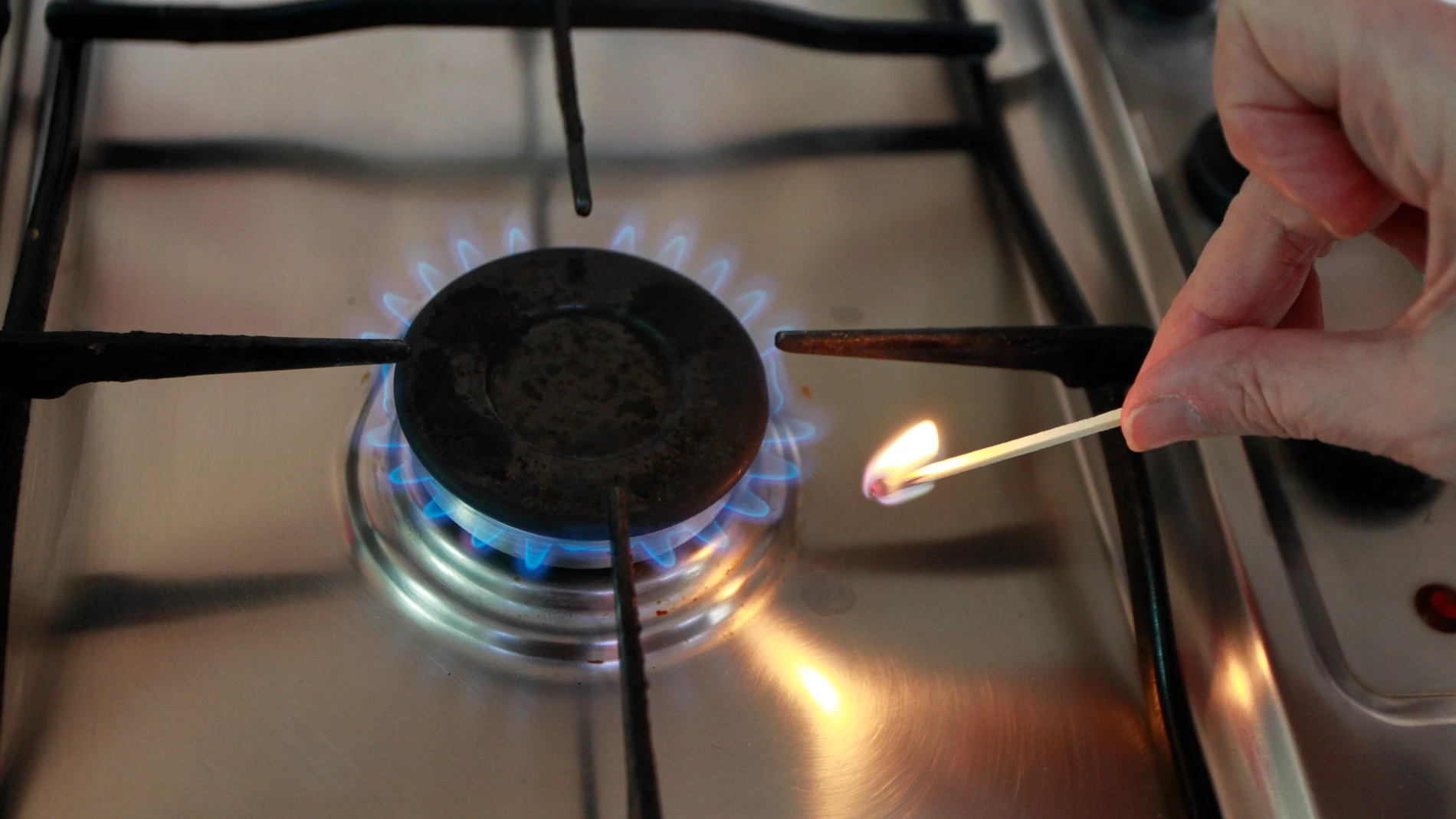 Economía/Energía.- La tarifa regulada de gas natural para los hogares baja un 30% a partir de este sábado