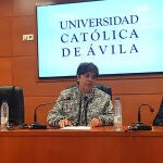 La rectora de la UCAV, Mª Rosario Sáez Yuguero; la decana de la Facultad de Ciencias Sociales y Jurídicas, Lourdes Miguel Sáez; y el delegado nacional POLITEIA, Miguel Leopoldo García Peña, presentan la colaboración