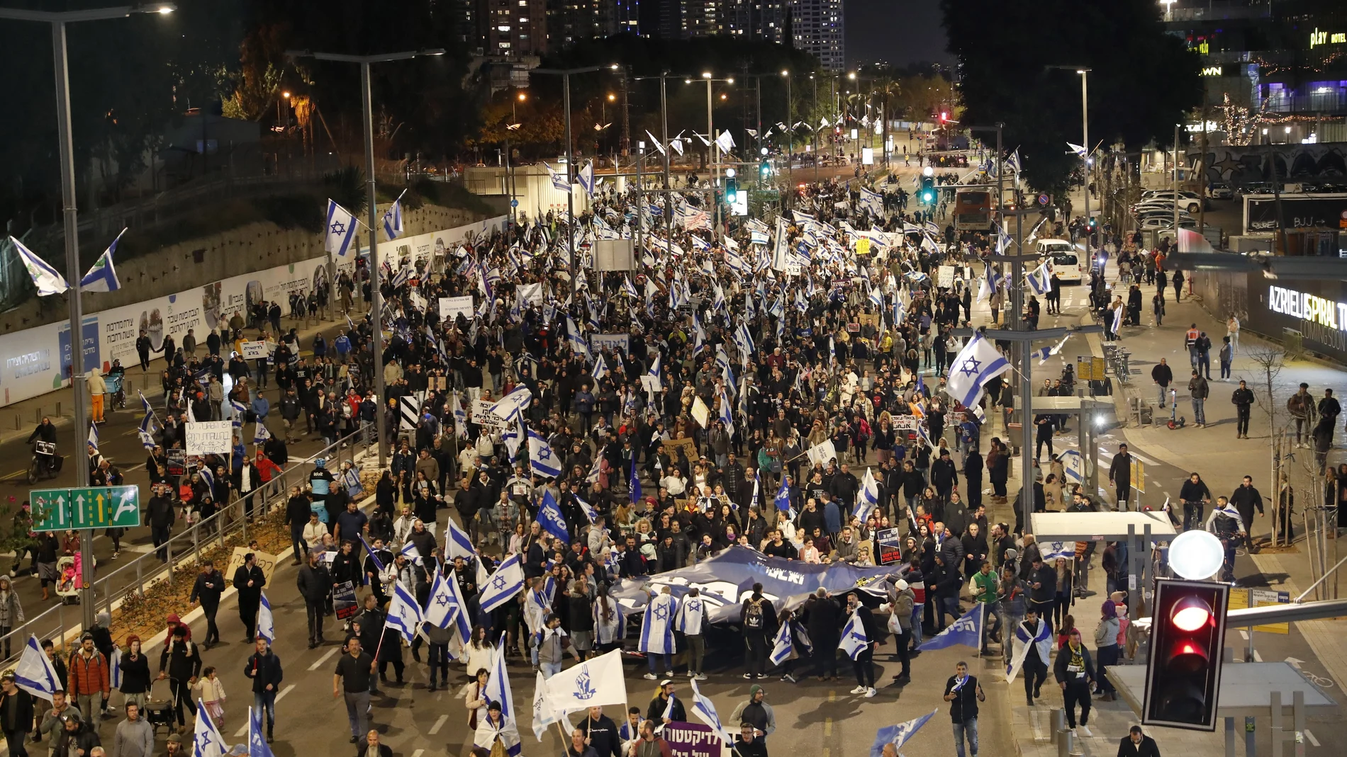 Manifestantes protestan contra el Gobierno en Tel Aviv