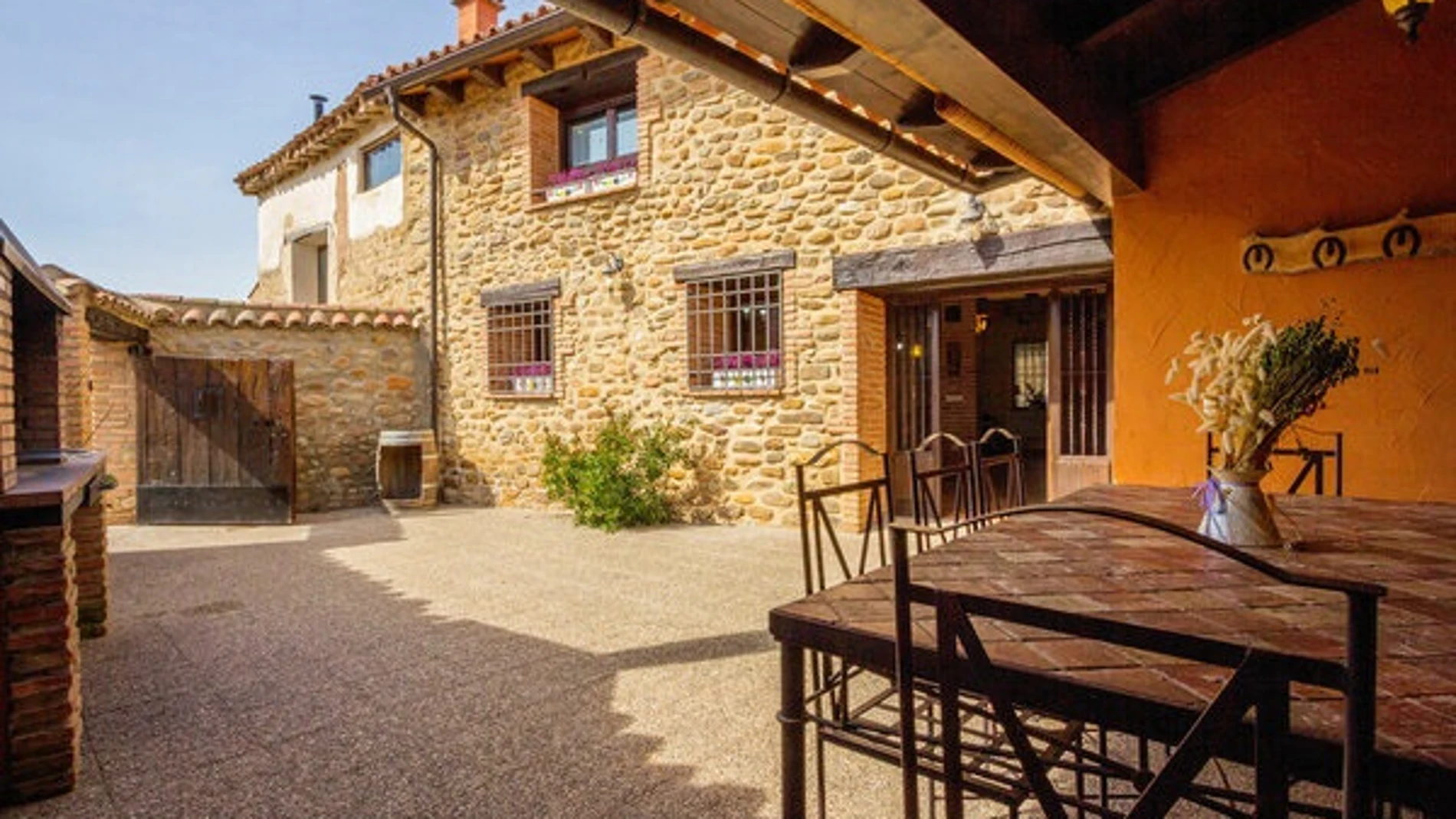 Economía/Turismo.- (AMP) Las pernoctaciones extrahoteleras suben un 13,5% en febrero y superan los 6 millones