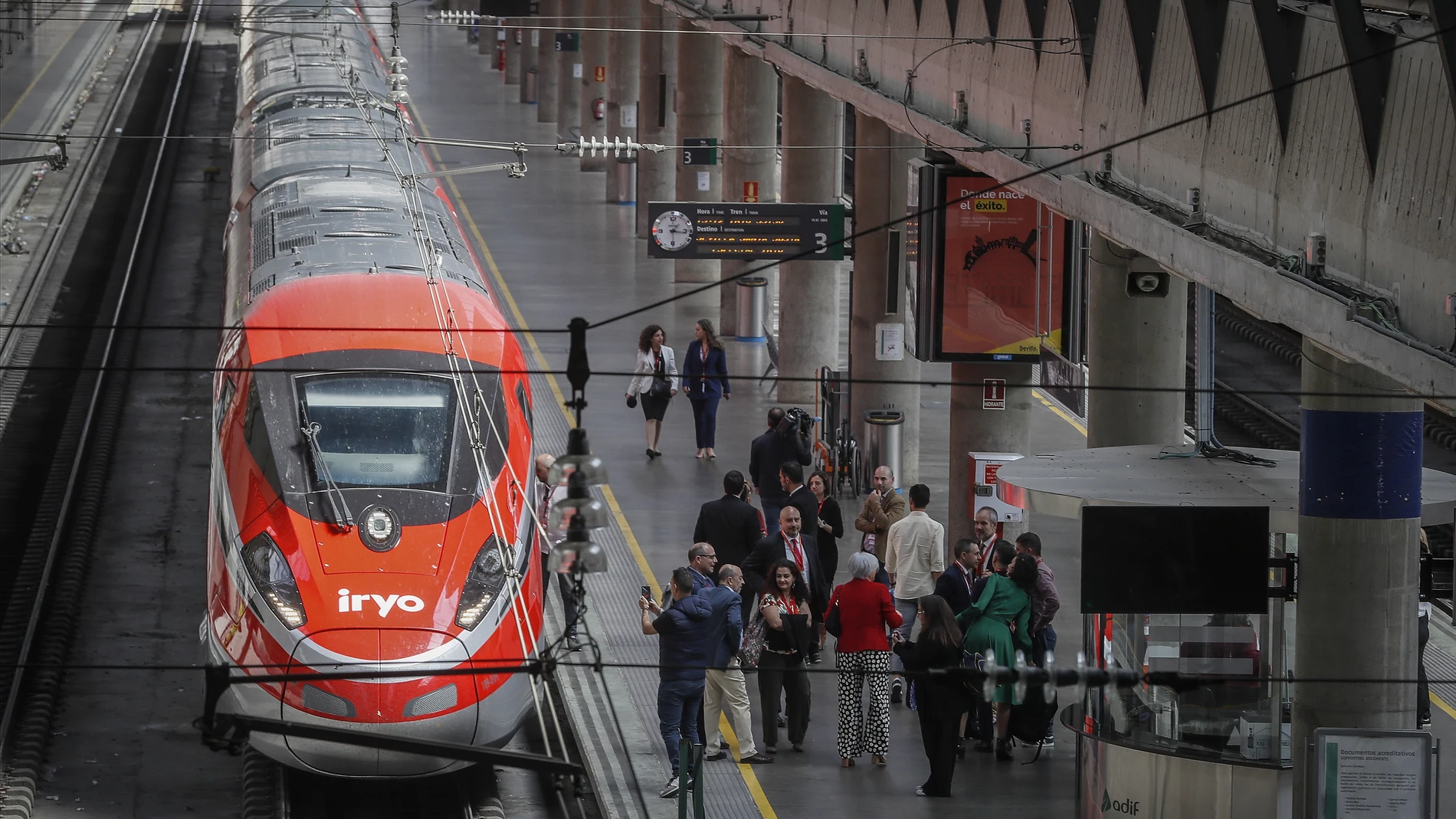 Tren de Iryo en la estación de Santa Justa de Sevilla