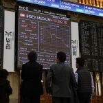 Economía/Finanzas.- El Ibex acelera su repunte (+1,4%) y roza los 9.200 puntos hacia la media sesión