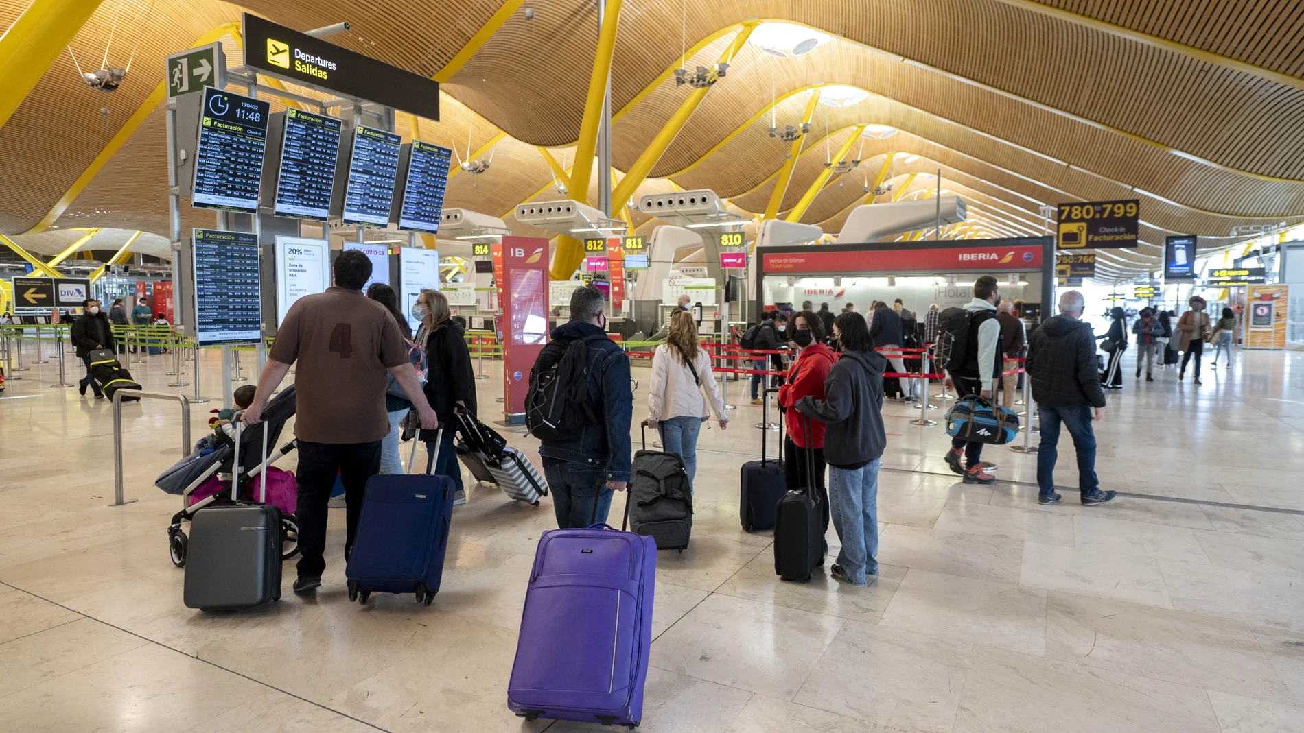 MADRID.-Las aerolíneas que operan en Barajas programan 10.741 vuelos para Semana Santa, superando las cifras de 2022