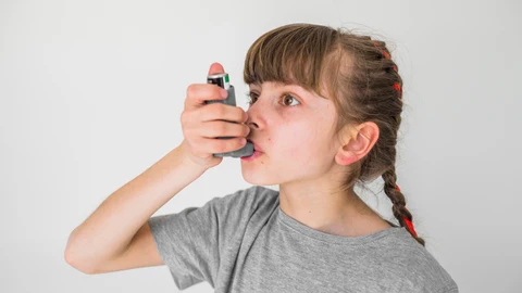 Niña con asma