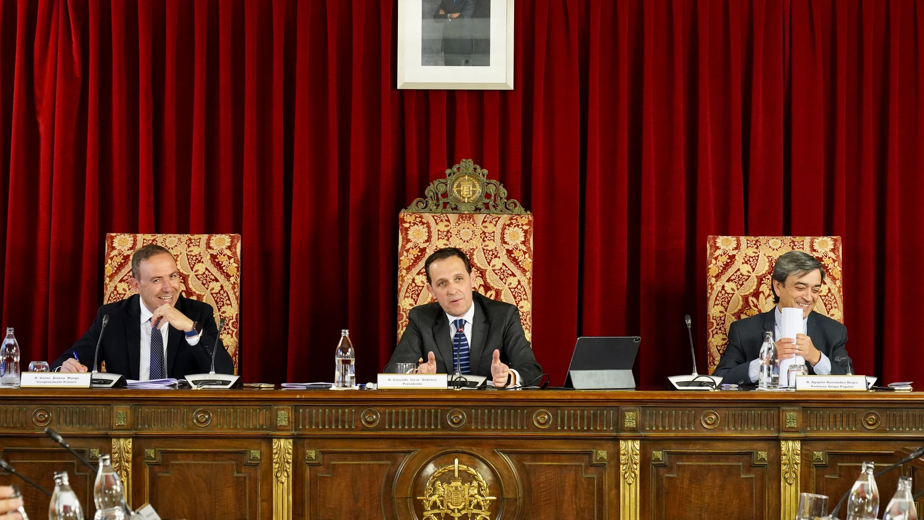 El presidente de la Diputación de Valladolid, Conrado Íscar, preside el pleno del mes de marzo