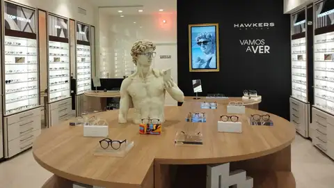 Vista general de la nueva tienda Hawkers en Valencia