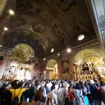 Los pasos de la Hermandad de la Macarena, en el interior de la basílica