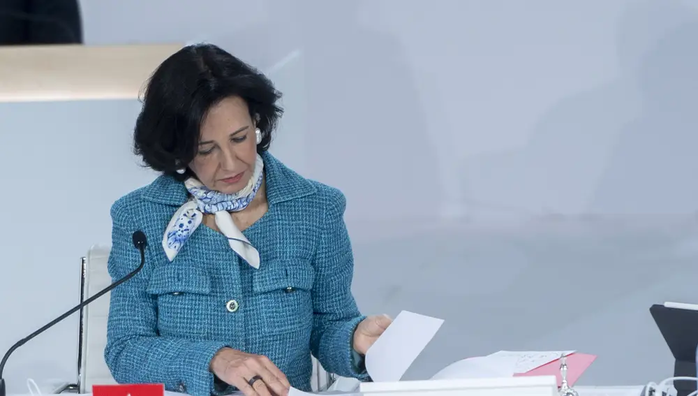La presidenta del Banco Santander, Ana Botín, durante una junta general de accionistas de Banco Santander, en la Ciudad Grupo Santander de Boadilla del Monte, a 31 de marzo de 2023, en Boadilla del Monte, Madrid (España). 