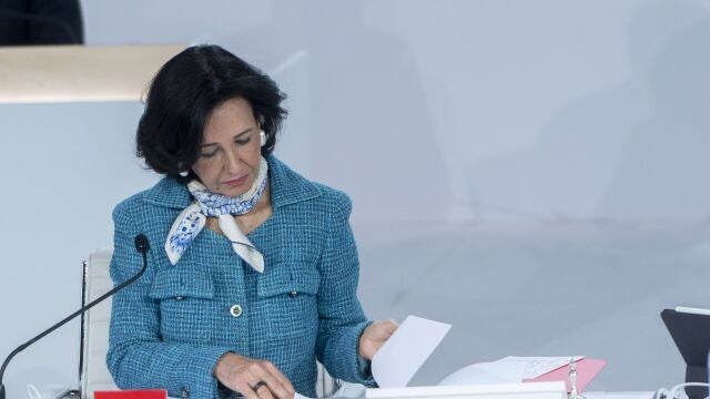 La presidenta del Banco Santander, Ana Botín, durante una junta general de accionistas de Banco Santander, en la Ciudad Grupo Santander de Boadilla del Monte, a 31 de marzo de 2023, en Boadilla del Monte, Madrid (España). 