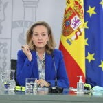 Economía.- Calviño defiende el impuesto a los bancos y recuerda que la paz social es un "activo" para atraer inversión