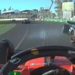 El lamentable choque entre Fernando Alonso y Carlos Sainz en la F1