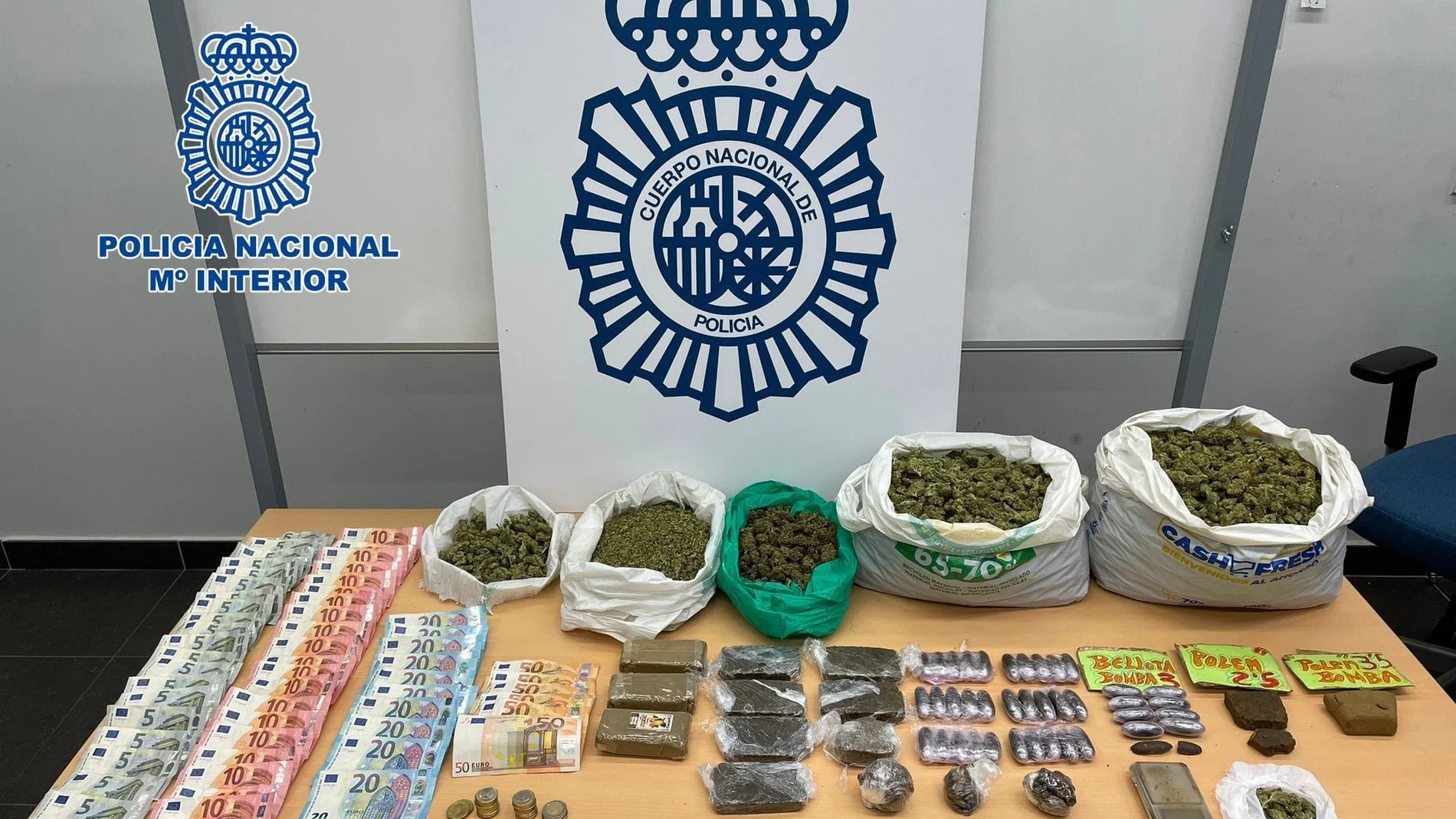 Droga incautada en un chalet de Los Carteros, en Sevilla. POLICIA NACIONAL 03/04/2023