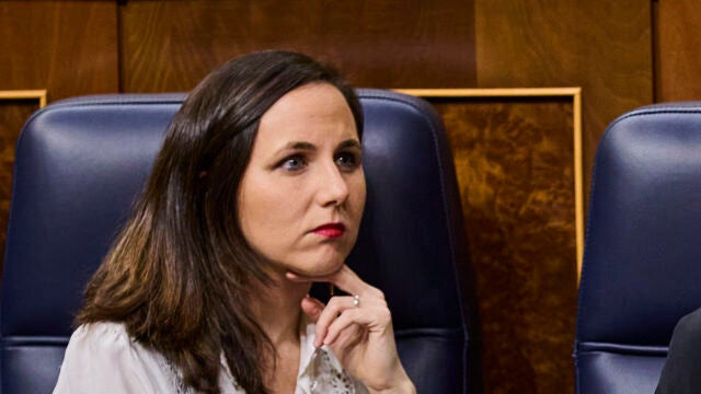 La ministra de Derechos Sociales, Ione Belarra, durante una sesión del pleno del Congreso de los Diputados.