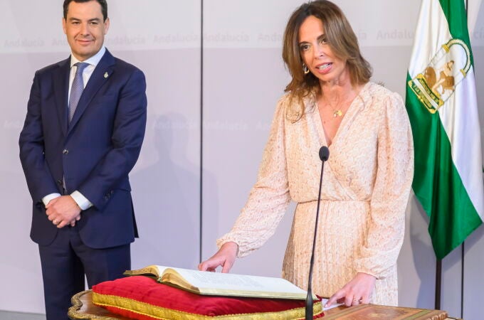 Juanma Moreno preside acto toma posesión de la nueva consejera de Fomento Rocío Díaz