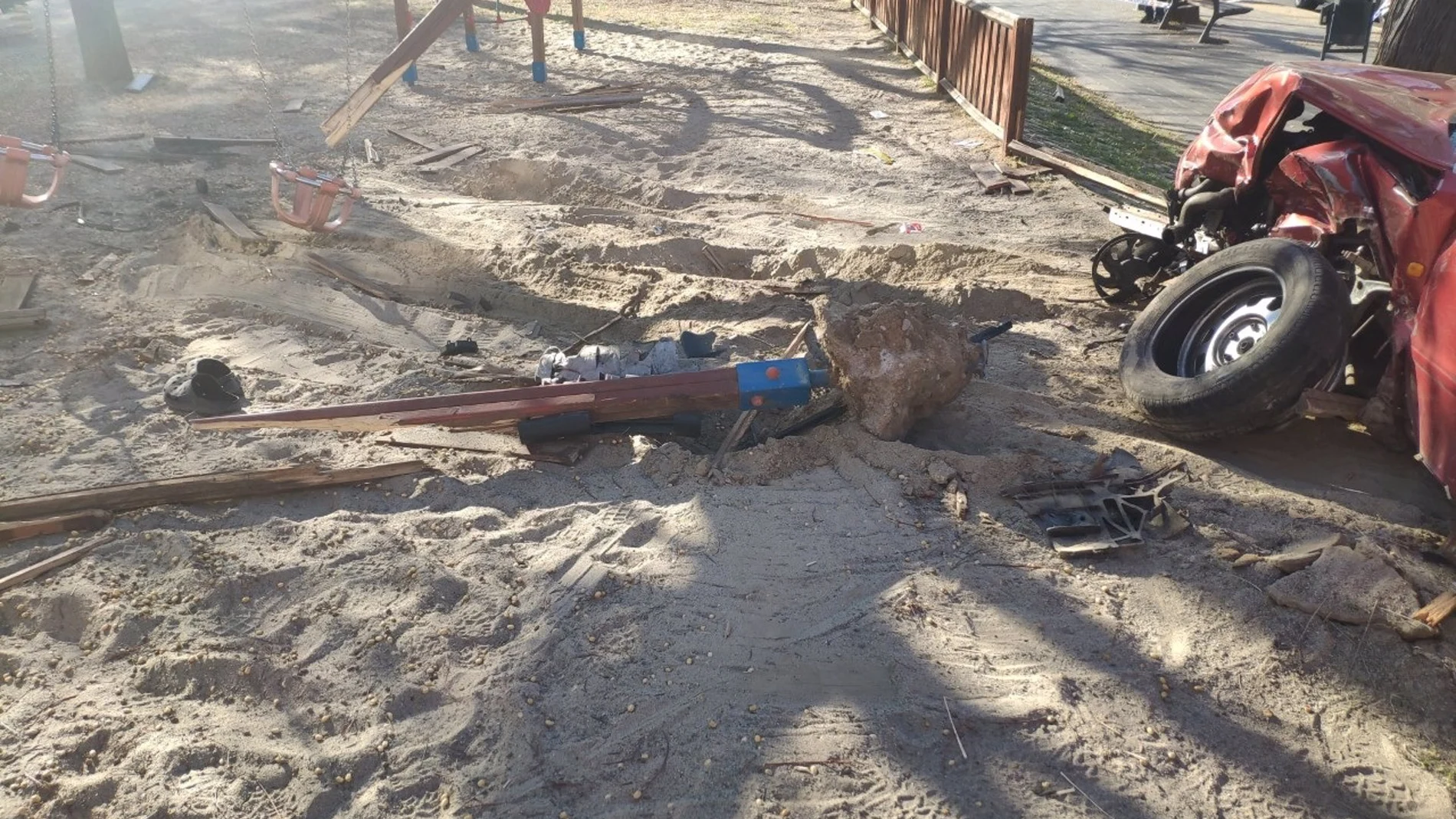 El coche quedo muy dañado tras el choque