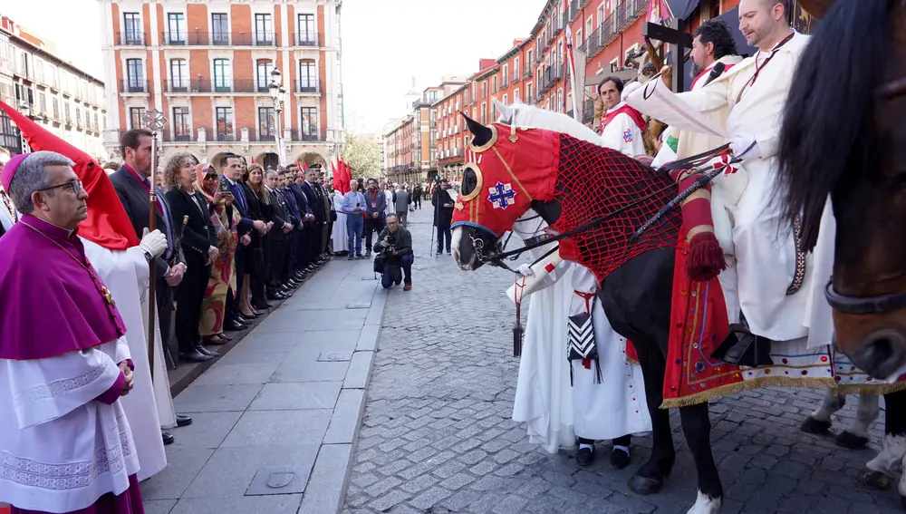 El arzobispo de Valladolid, Luis Argüello, proclama el Sermón de la Siete Palabras.