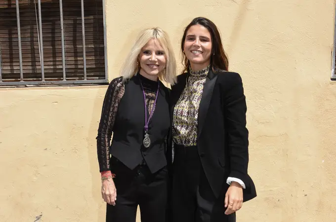 Dos blusas muy originales se convierten en las protagonistas de los sofisticados estilismos de Eugenia Martínez de Irujo y Cayetana Rivera en la Semana Santa de Sevilla