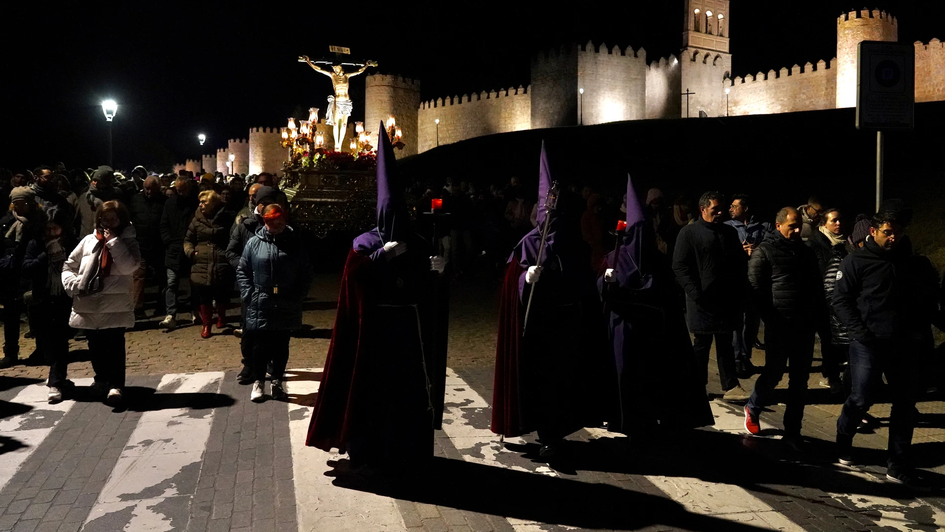 La "Jerusalén castellana" vive su Vía Crucis en Ávila