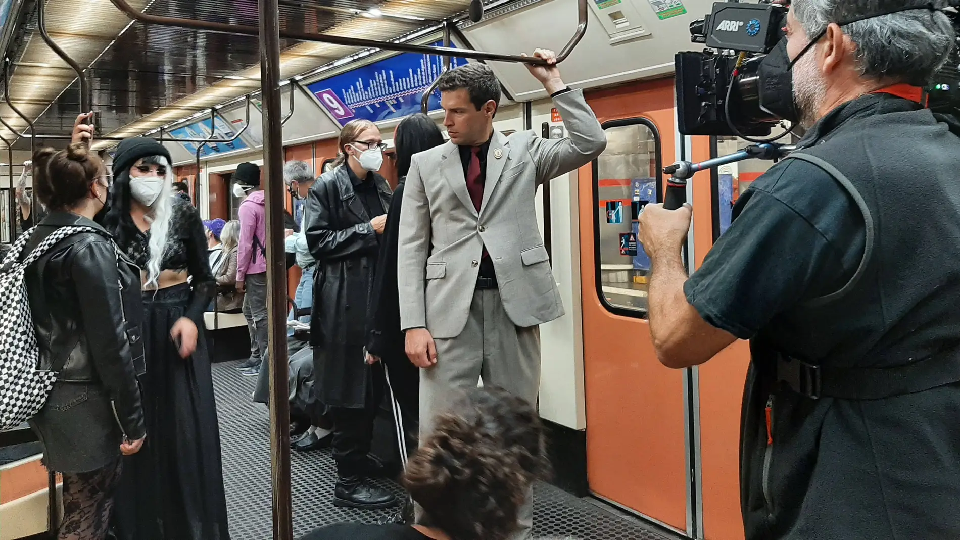 El rodaje de la serie "¡García!" (2022) uno de los 35 rodajes grabados en el Metro de Madrid el año pasado, un récord en la historia del suburbano madrileño.