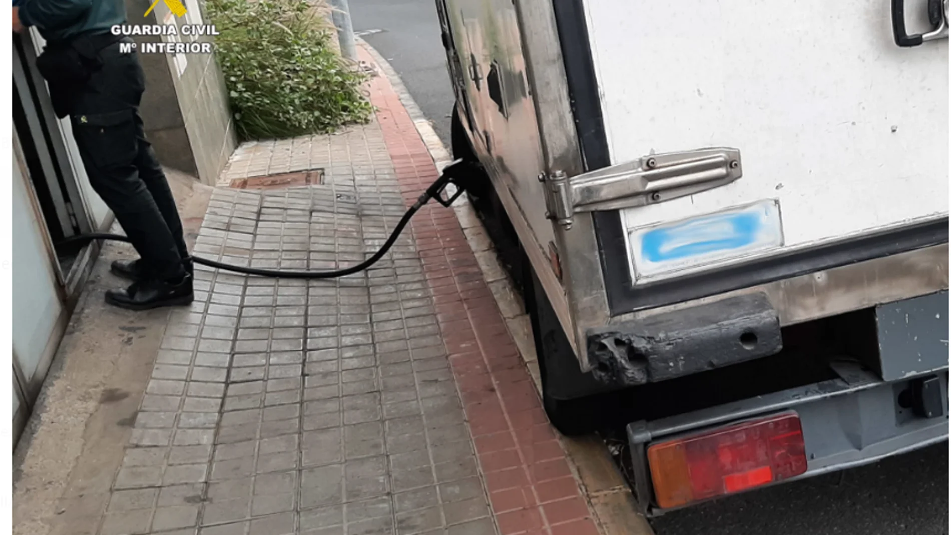 La Guardia Civil sorprendió in fraganti el suministro ilegal de carburante