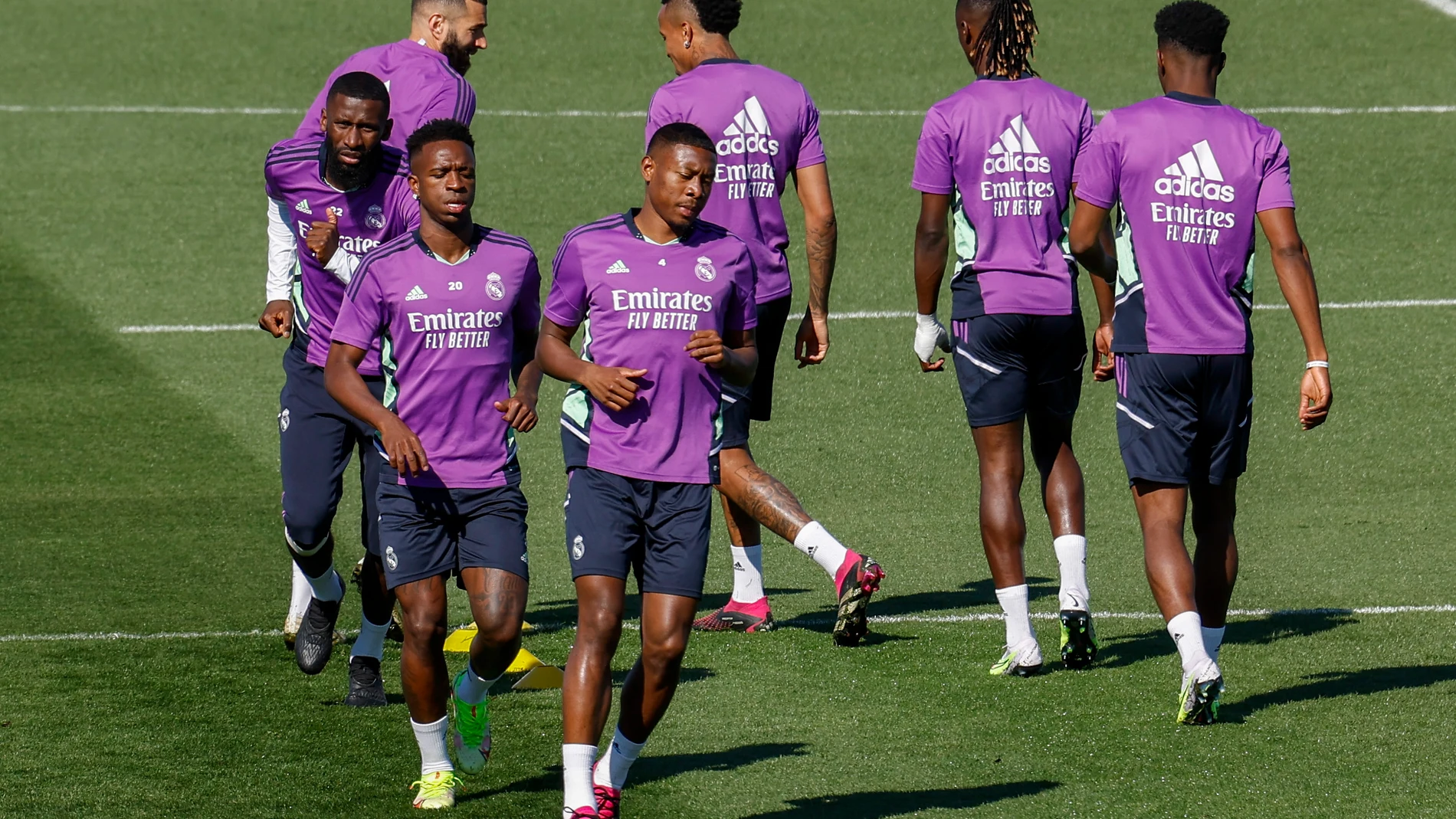 MADRID, 07/04/2023.-Los jugadores del Real Madrid durante el entrenamiento este viernes en la Ciudad Deportiva de Valdebebas, en Madrid.-EFE/Chema Moya 