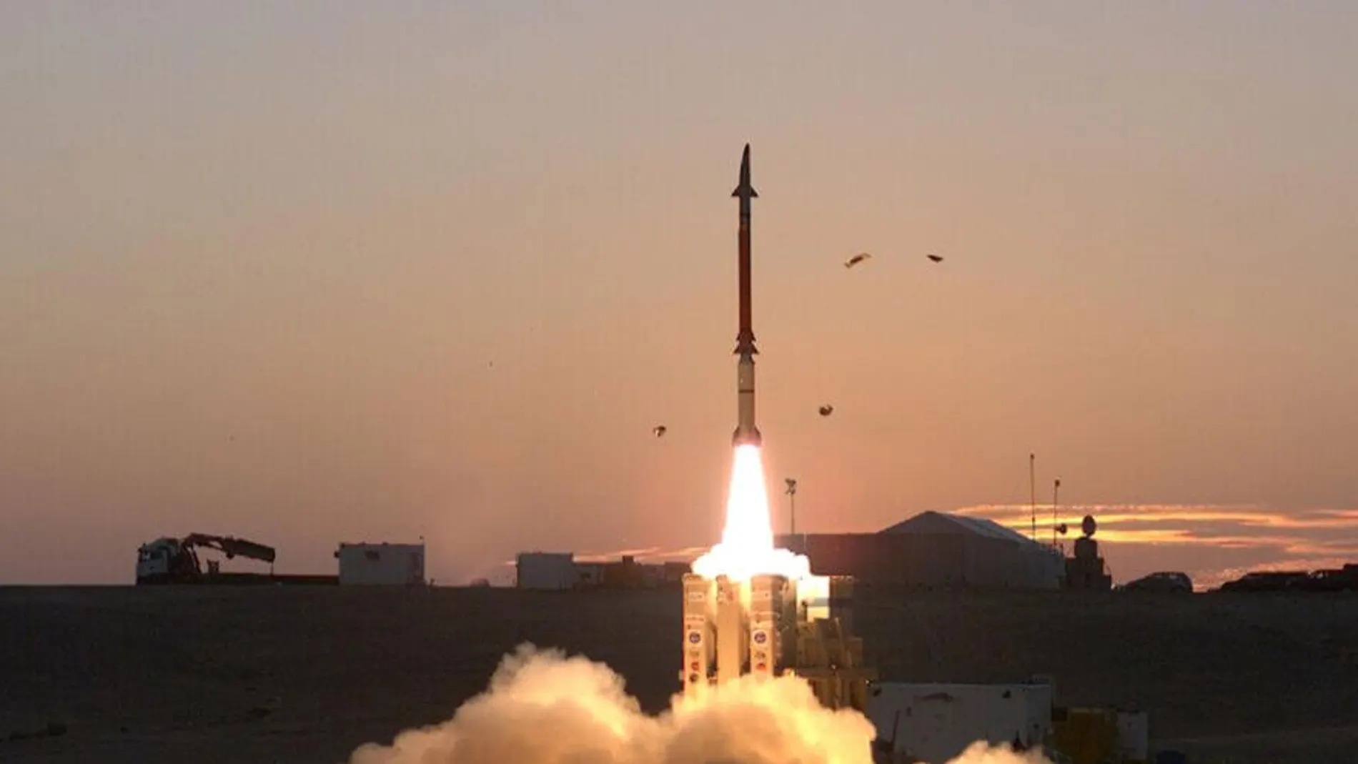 Lanzamiento de un misil del sistema Honda de David israelí que Finlandia ha comprado