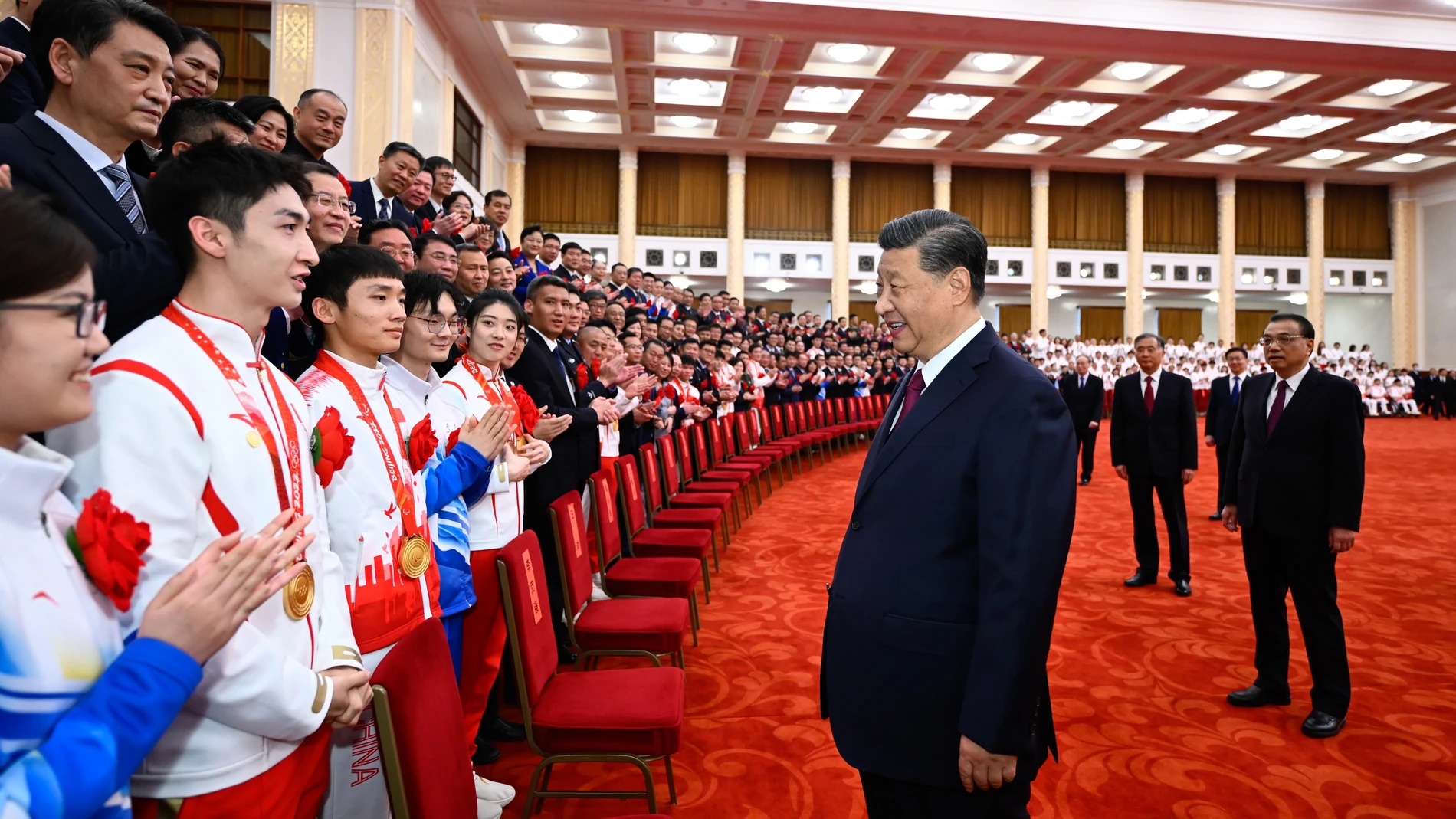 El presidente chino, Xi Jinping, con atletas de los Juegos Paralímpicos de Invierno de Pekín 2022 LI XUEREN / XINHUA NEWS / CONTACTOPHOTO (Foto de ARCHIVO) 08/04/2022 ONLY FOR USE IN SPAIN
