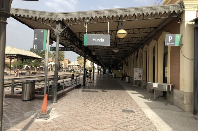 MURCIA.-Renfe duplica las plazas de 13 trenes de Cercanías entre Alicante y Murcia por el Bando de la Huerta