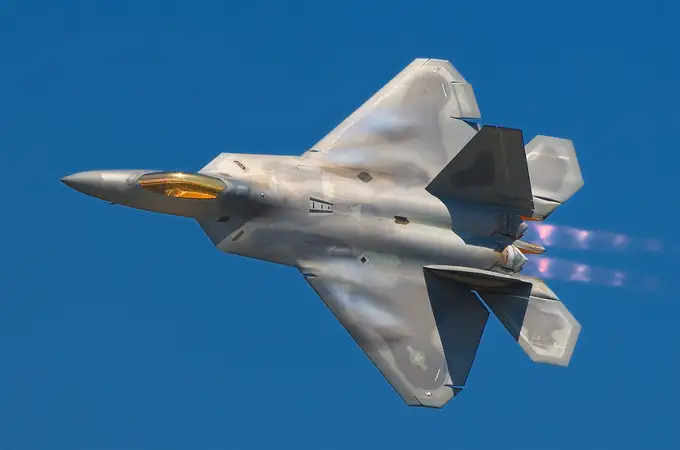 Estados Unidos lleva el F-22 Raptor, el mejor caza de superioridad aérea, a apenas 450 kilómetros de la frontera con Ucrania