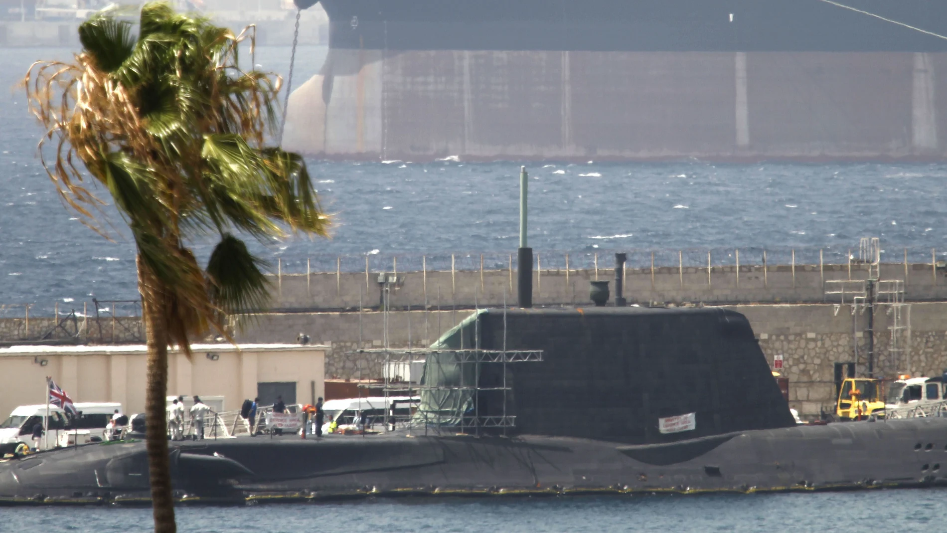 El submarino nuclear británico «HMS Ambush» en Gibraltar en 2016 tras haber chocado con un mercante en aguas españolas