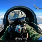 Un piloto chino durante las maniobras militares sobre Taiwán