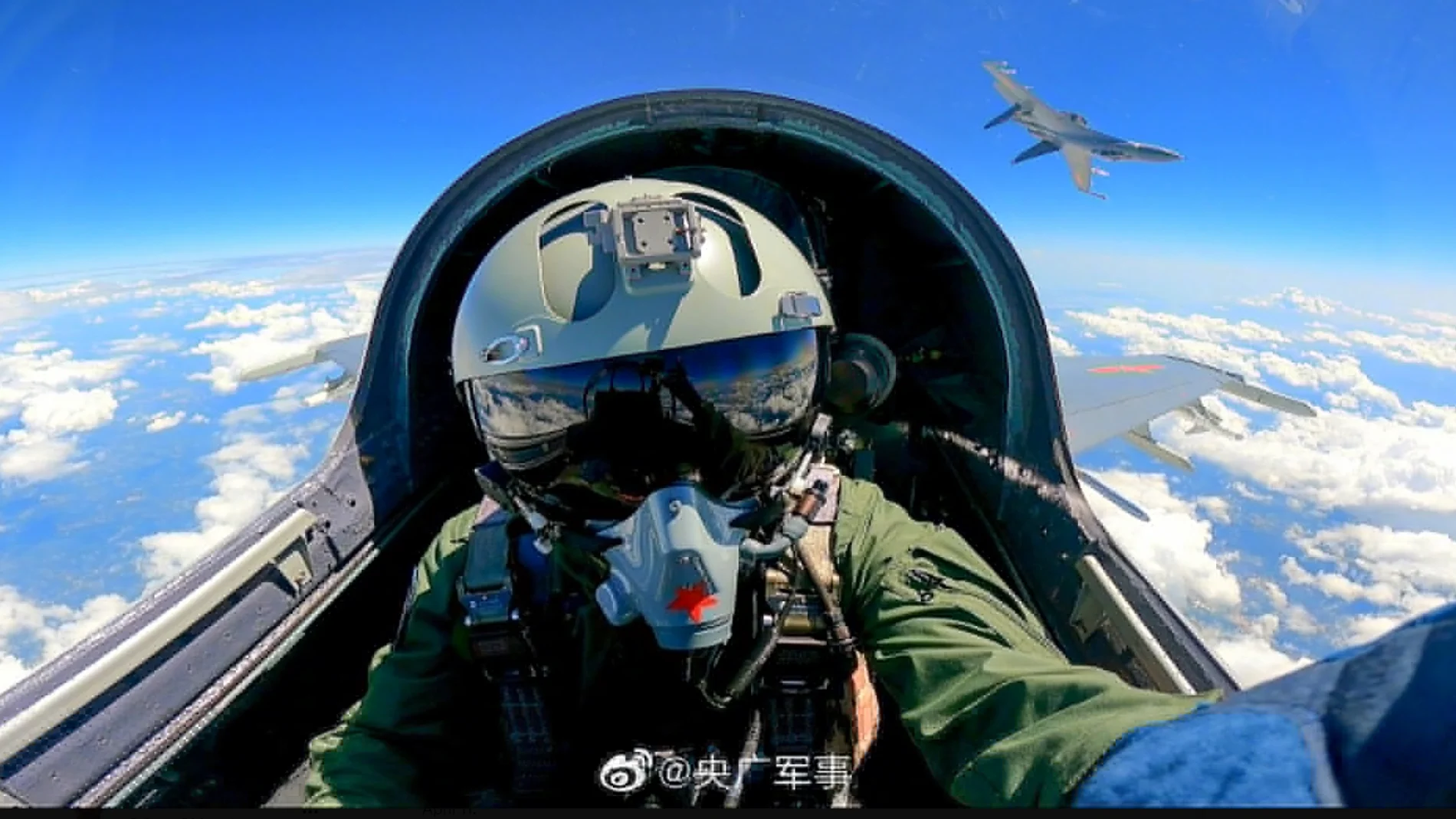 Un piloto chino durante las maniobras militares sobre Taiwán