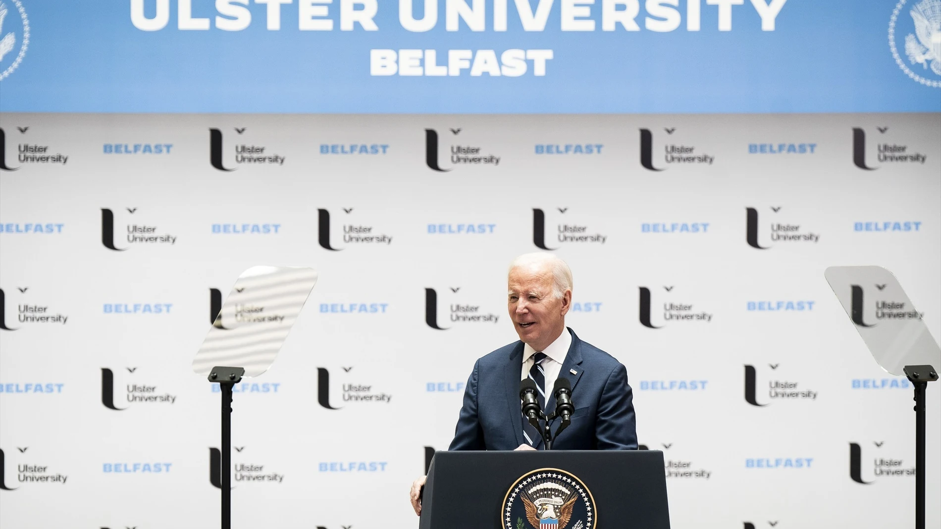 El presidente de los Estados Unidos, Joe Biden, pronuncia su discurso de apertura en la Universidad de Ulster en Belfast, durante su visita a la isla de Irlanda