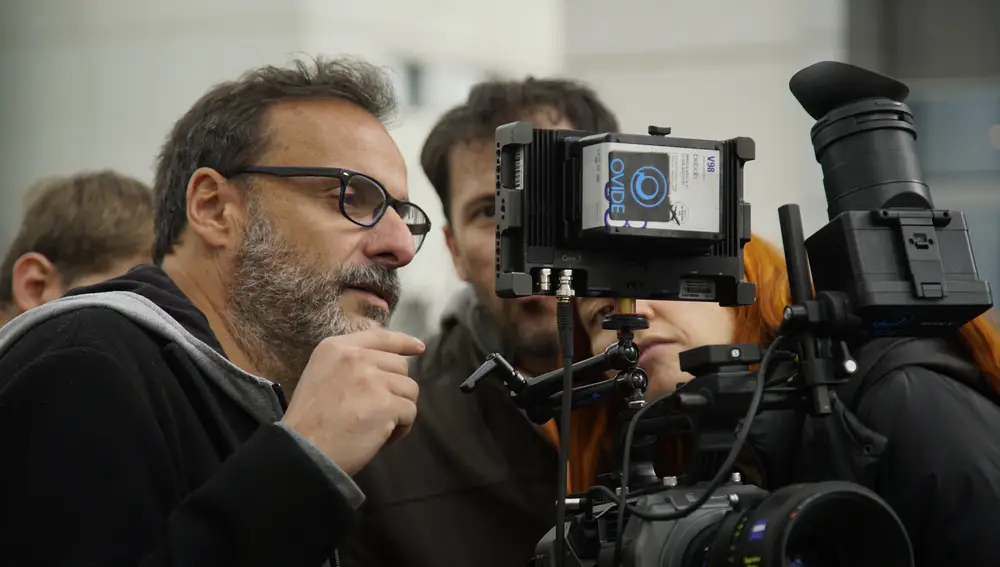El director Alfonso Cortés-Cavanillas durante el rodaje de &quot;El Molino&quot;