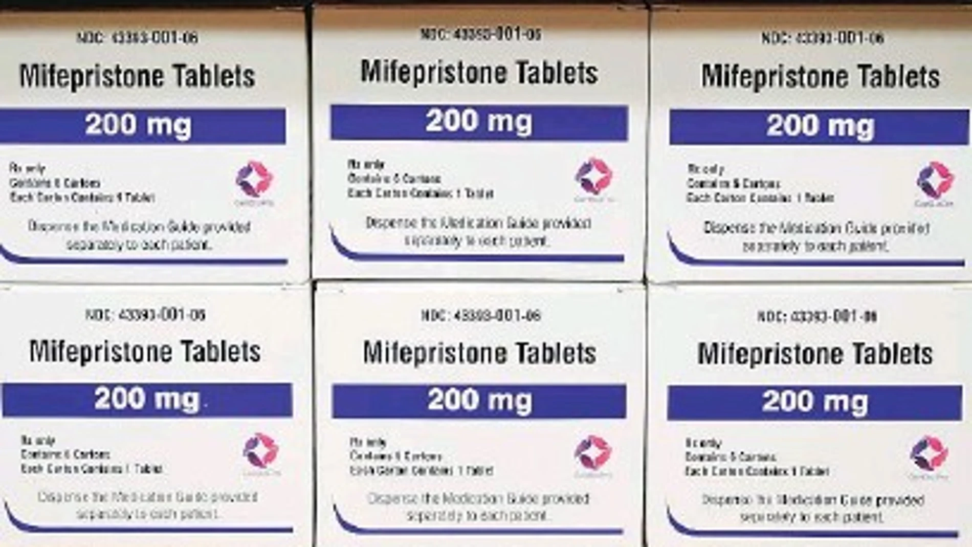 Cajas del fármaco mifepristona en una estantería del West Alabama Women’s Center de Tuscaloosa