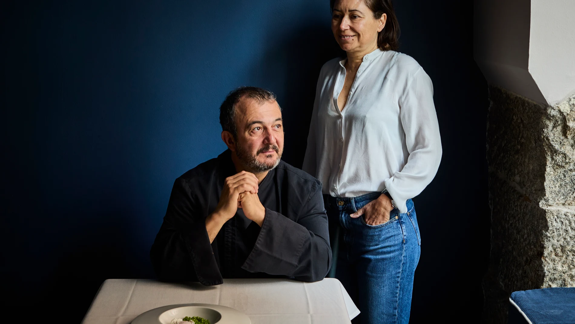 Carlos Torres y Elisa Rodríguez en el restaurante La Buena Vida. © Alberto R. Roldán / Diario La Razón. 12 04 2023