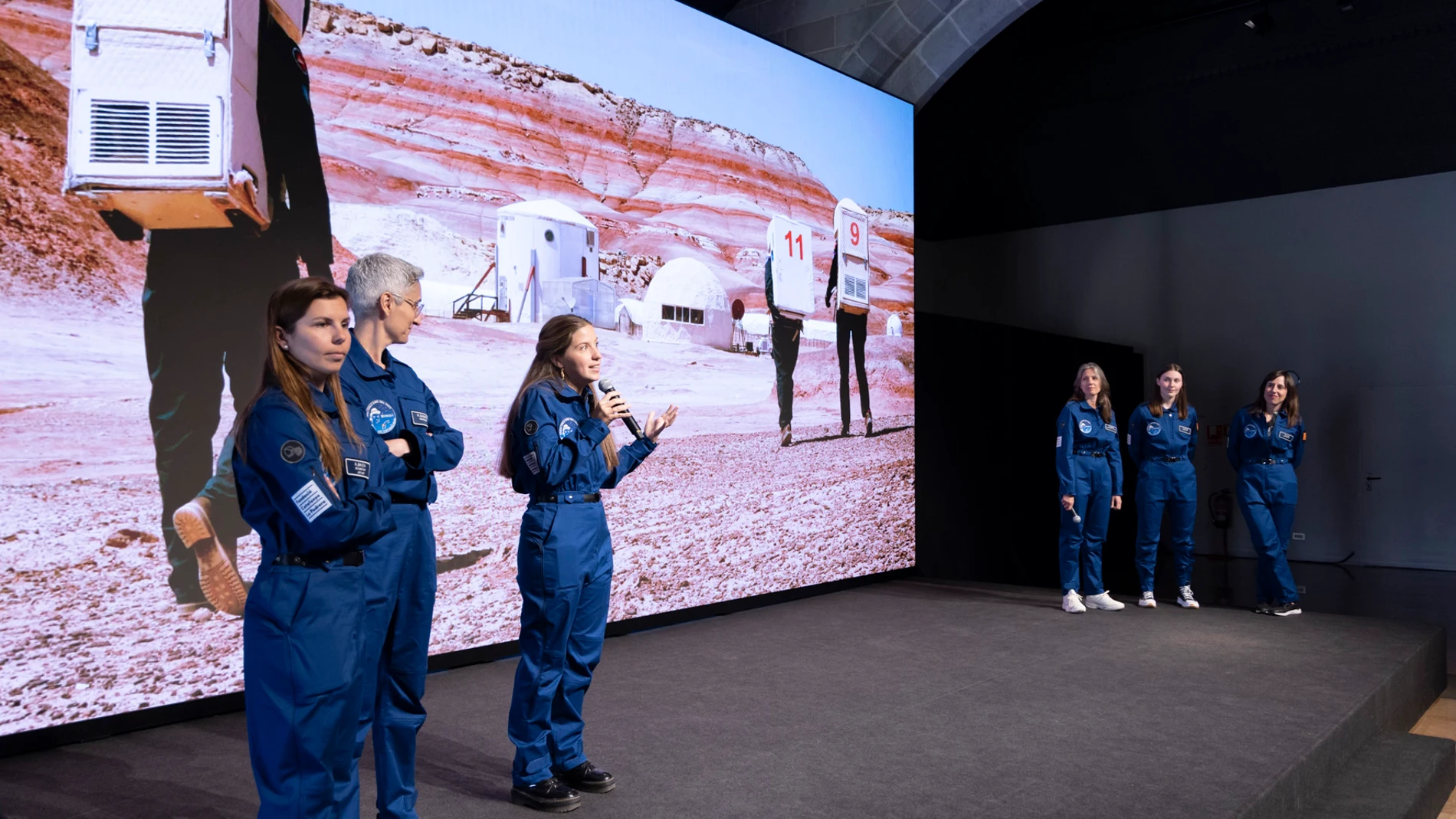 Las integrantes de la tripulación irán equipadas con las misma indumentaria que un astronauta