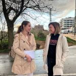 La candidata del Partido Popular a la Alcaldía de Soria, Belén Izquierdo, se reúne con miembros de la junta directiva de la asociación de vecinos de Los Royales
