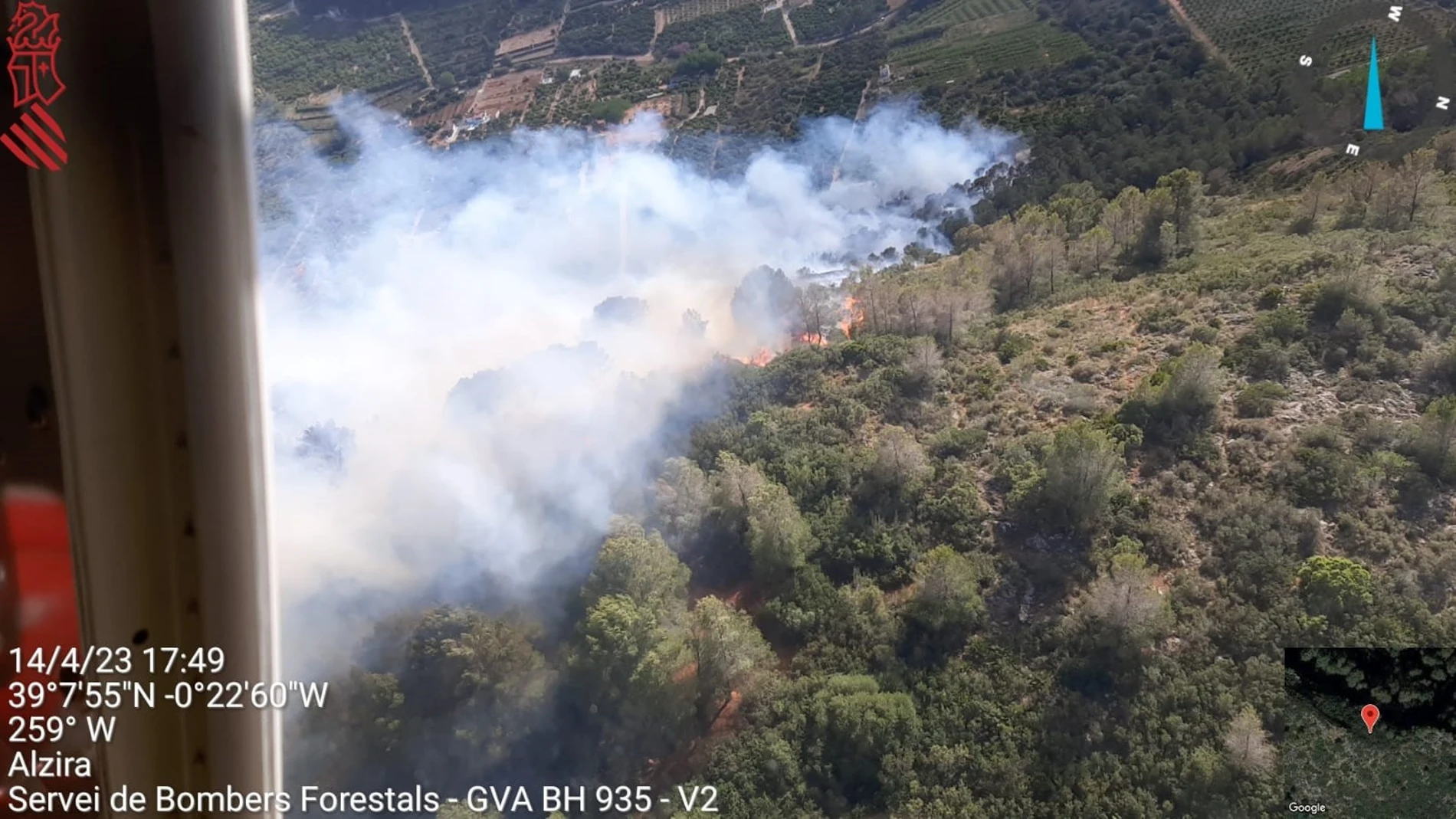 Imagen del incendio que empezó ayer en Alzira