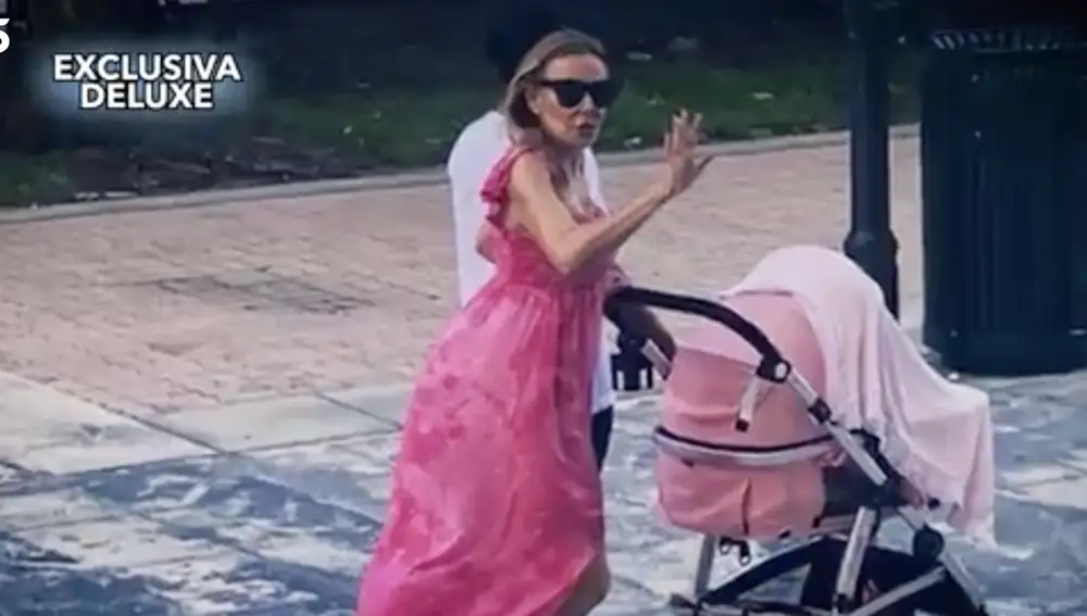Ana Obregón pasea a su nieta por Miami