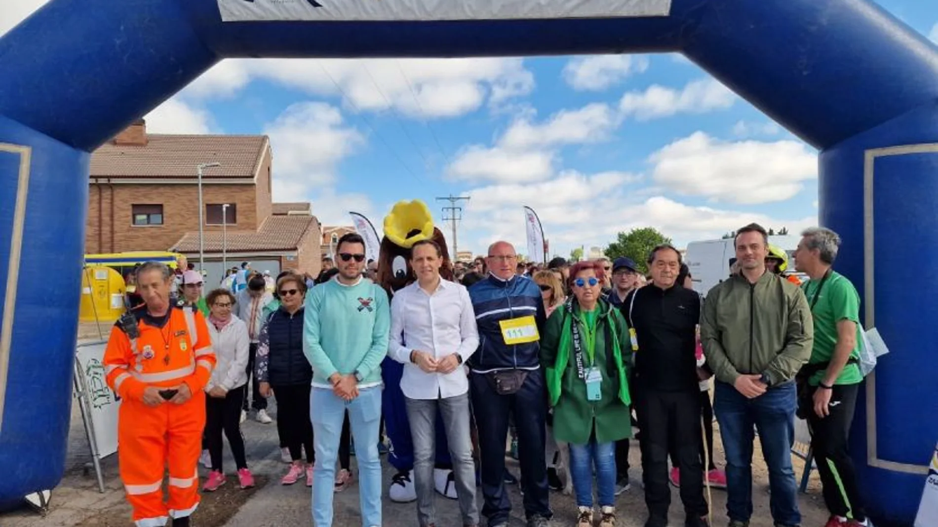 El presidente de la Diputación de Valladolid, Conrado Íscar, participa en la I Marcha contra el Cáncer de Zaratán (Valladolid) consigue recaudar más de 4.000 euros