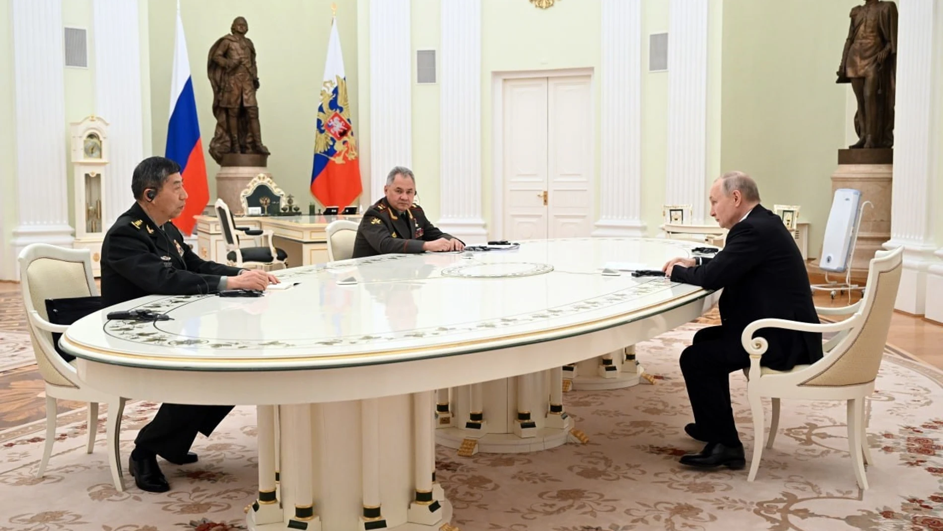 Putin recibe al ministro de Defensa chino en Moscú
