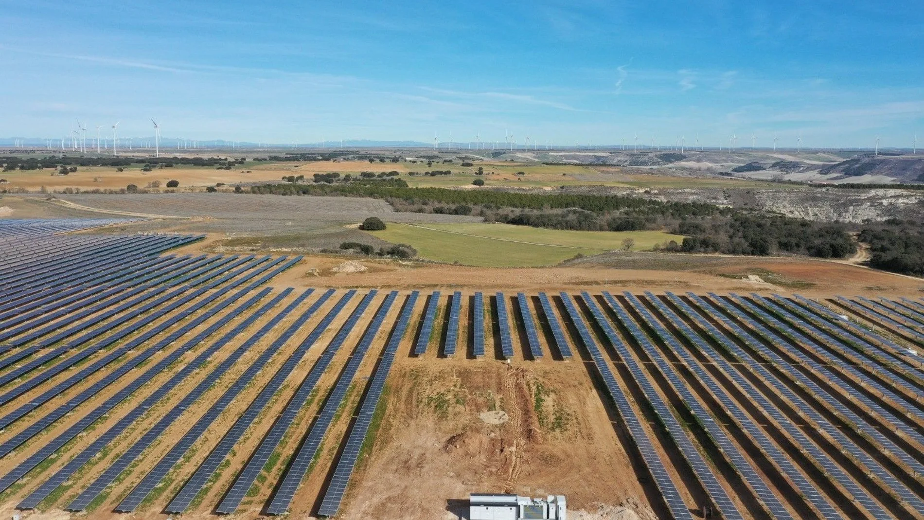 Iberdrola refuerza su liderazgo innovador y renovable en Castilla y León con el desarrollo en Burgos de la primera planta híbrida eólica y solar de España