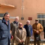 Los embajadores de Francia y Portugal y Amalio de Marichalar junto a la placa en la "Casa del Guarda"