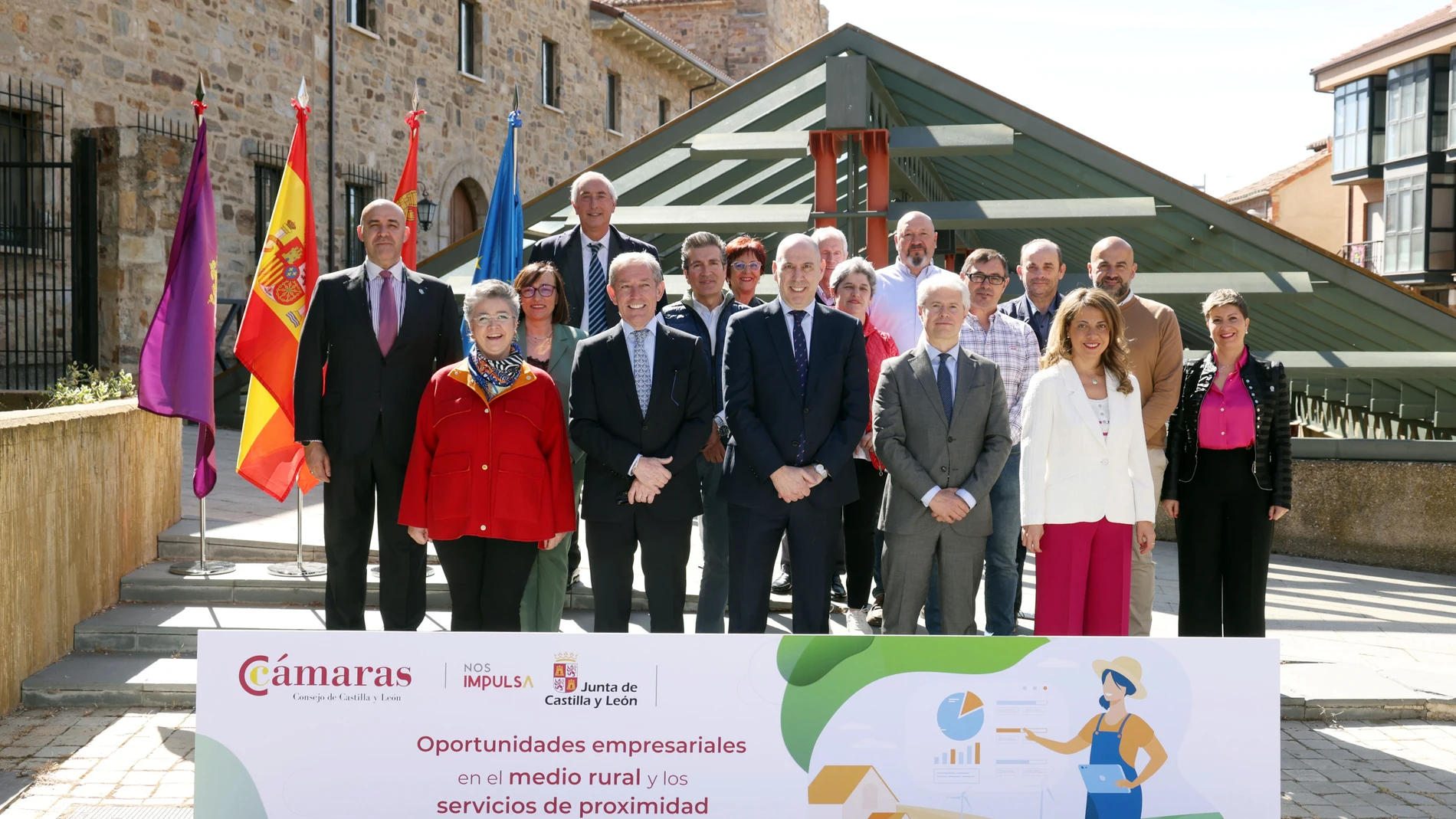 Participantes en la jornada Oportunidades empresariales en el medio rural y los servicios de proximidad de la Junta de Castilla y León celebrada en la Cámara de Comercio de Astorga