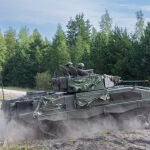 Un vehículo de combate "Pizarro" español desplegado en Letonia