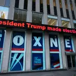 Un titular sobre el ex presidente Donald Trump, en los estudios de Fox News en Nueva York