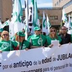 Concentración de CSIF frente a la Delegación del Gobierno en Valladolid para reclamar la implantación entre los sanitarios de la jubilación anticipada voluntaria por coeficiente reductor
