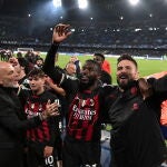Los jugadores del Milan celebran la clasificación para semifinales