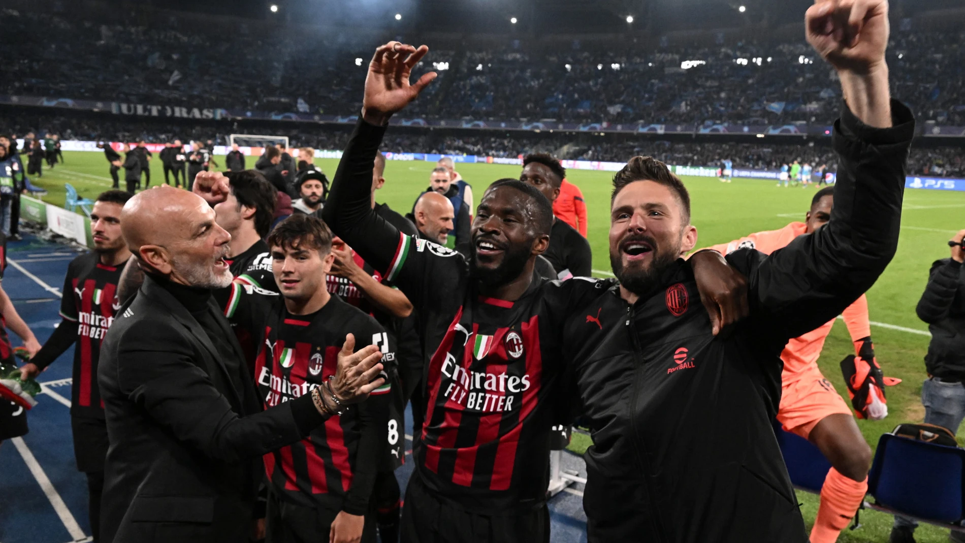 Los jugadores del Milan celebran la clasificación para semifinales